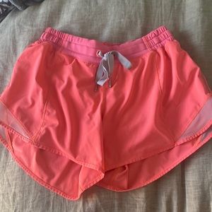 Lululemon Hotty Hot short 4inch size 6
